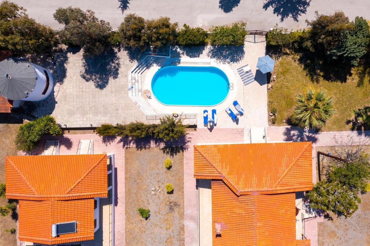 Mina Villa *